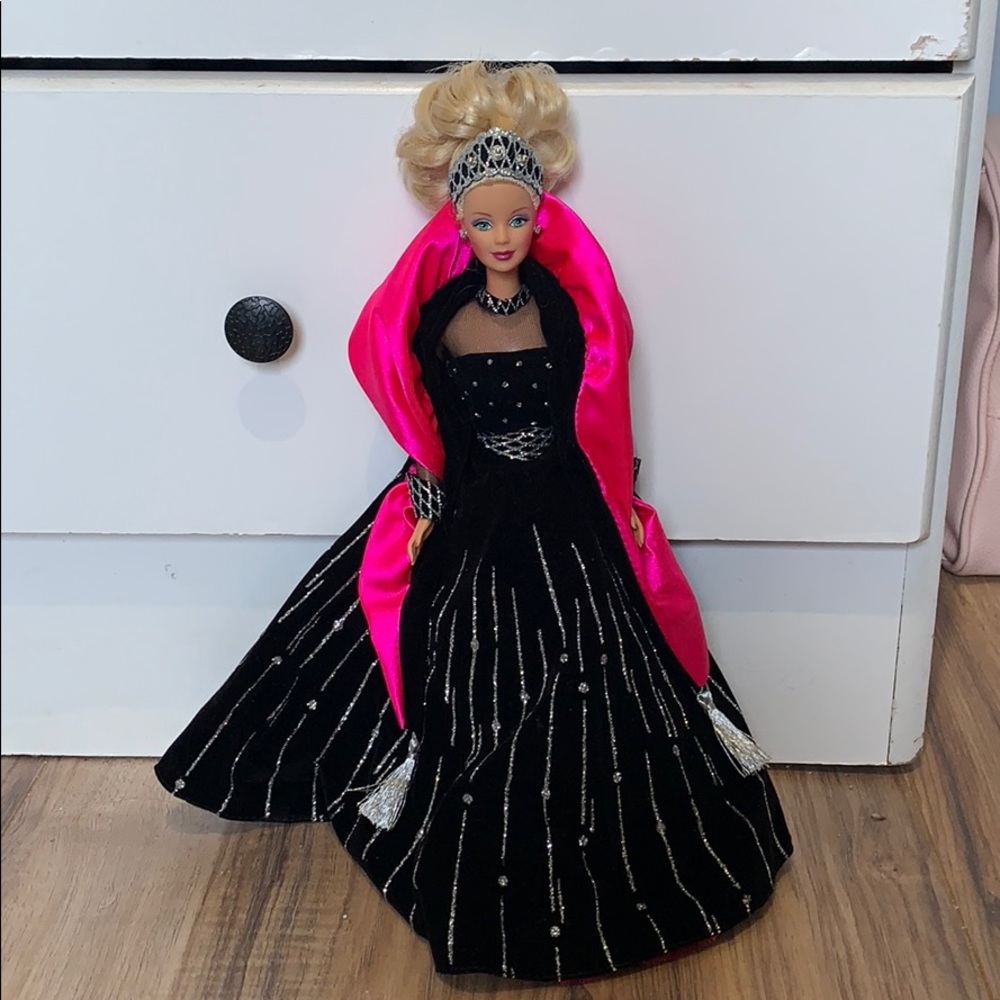 Barbie Happy Holidays Doll. Special Edition 1998